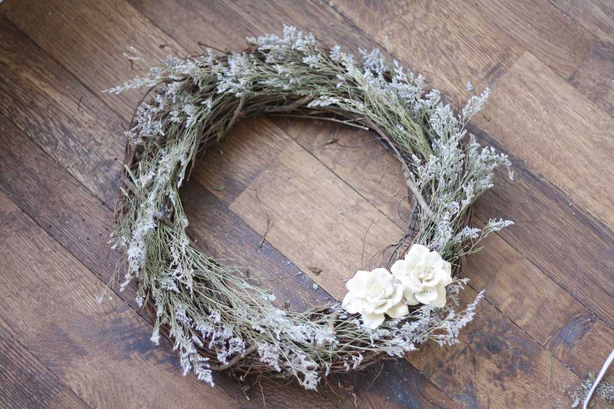 DIY Dried Flower Wreath | The Prettiest Fall Wreaths Made From Dried Flowers