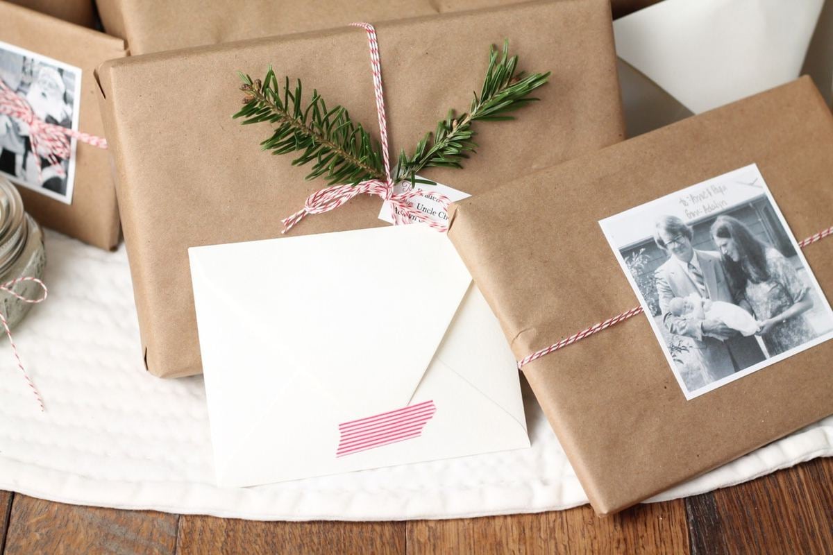 10 Clever + Unique Ways To Wrap Gifts with Brown Kraft Paper  Christmas  gift wrapping, Scandinavian christmas decorations, Christmas crafts