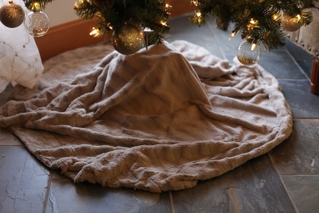 no sew Christmas tree skirt in 5 minutes