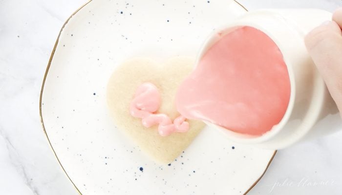 how to ice simple sugar cookies with cookie frosting