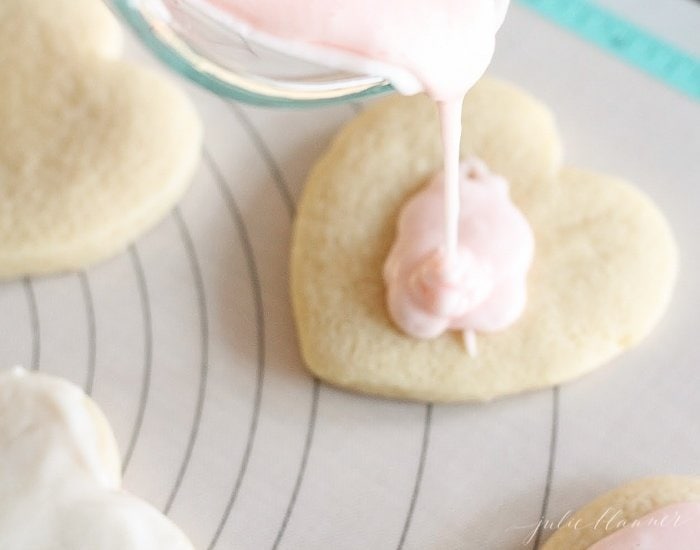 tips for icing sugar cookies with buttercream sugar cookie icing