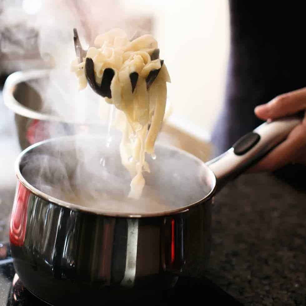 https://julieblanner.com/wp-content/uploads/2013/08/homemade-pasta-1-2.jpg