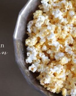 easy garlic parmesan popcorn {gluten free}