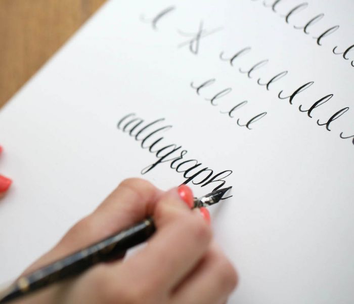 Learn calligraphy online - free - with this easy step-by-step tutorial & complimentary printables