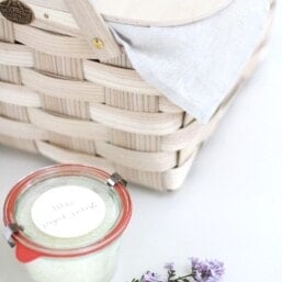 Get the recipe for an all natural lilac sugar scrub that's great for gift giving & can be made in just a few minutes