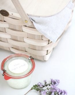 Get the recipe for an all natural lilac sugar scrub that's great for gift giving & can be made in just a few minutes