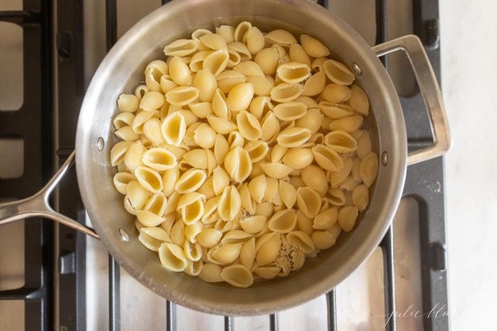 noodles in pot for one pot pasta con broccoli