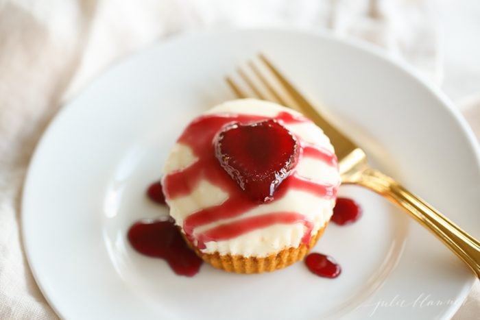 the best no bake cheesecake recipe | easy valentine's day dessert