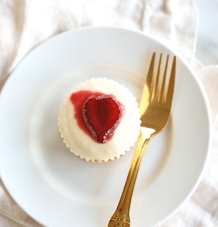 the best no bake cheesecake recipe | easy valentine's day dessert