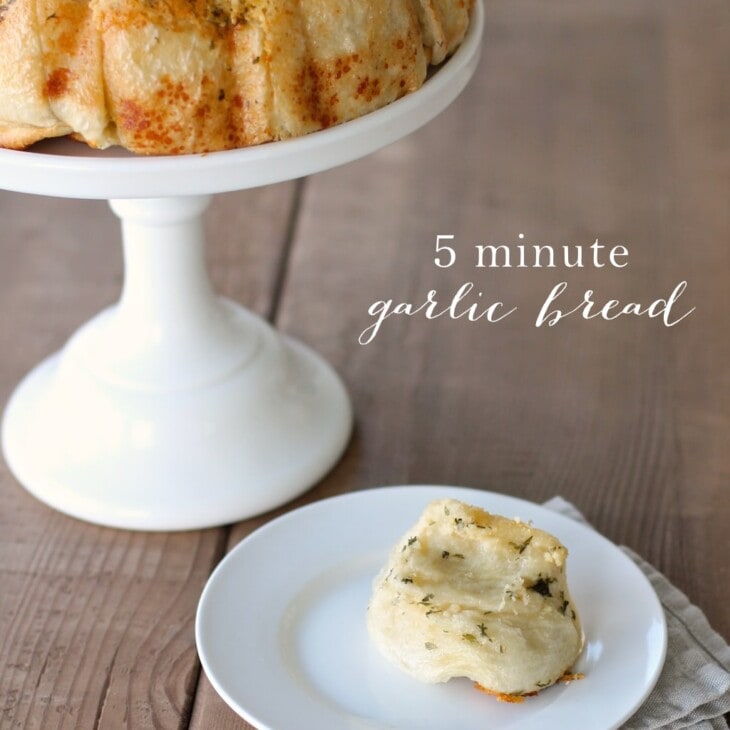 Easy 5 Minute Garlic Bread - the best dinner roll recipe