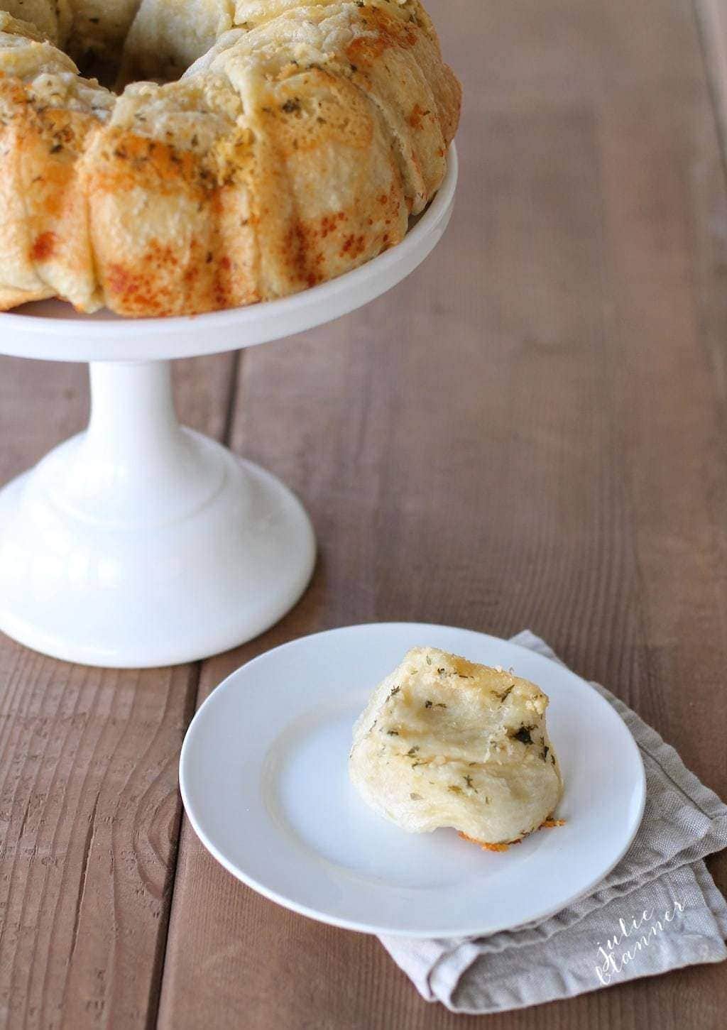 5 Minute Dinner Rolls - Easy Garlic Cheese Bread Recipe
