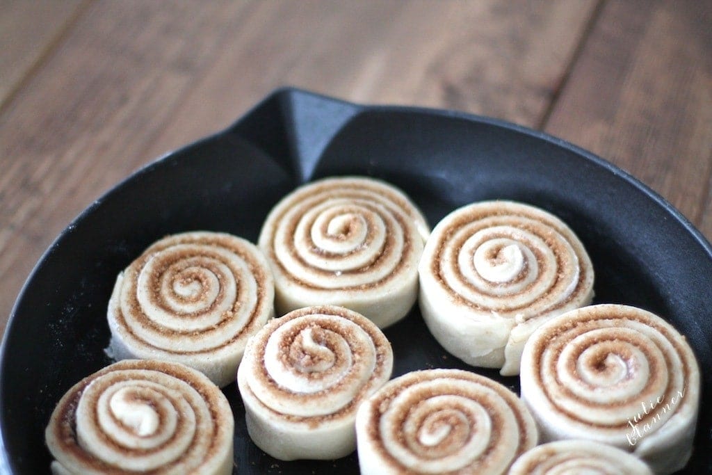 Easy homemade cinnamon rolls recipe in about an hour