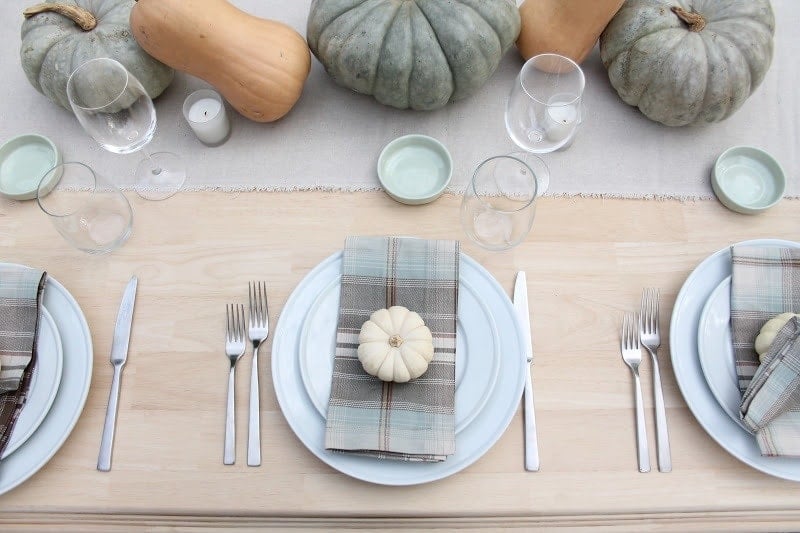 How to set a Thanksgiving table
