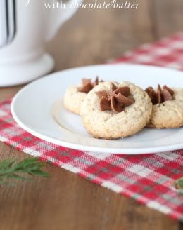 Melt in your mouth amazing pecan cookies with chocolate buttercream - get the recipe!