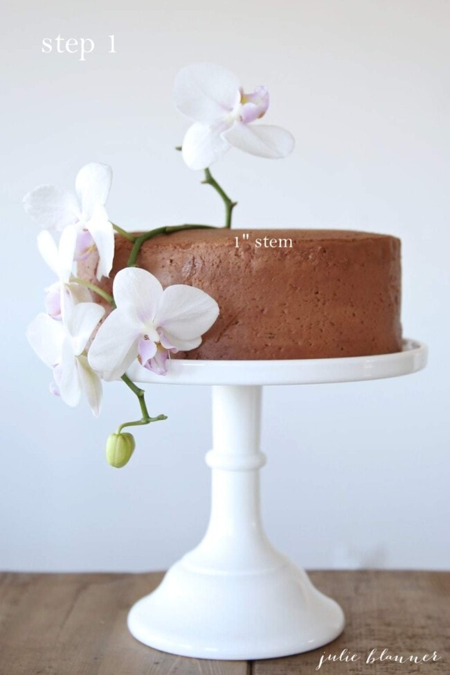 How to Decorate a Cake with Flowers
