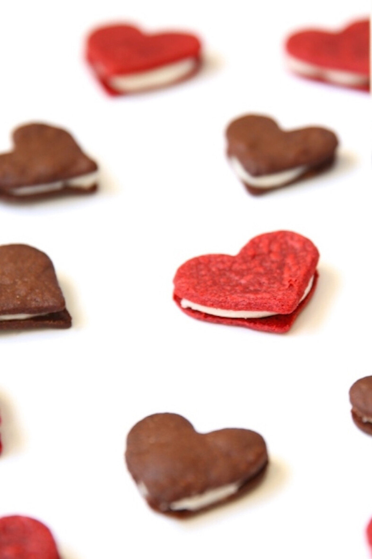 Indulge in some homemade oreos this Valentine's day.
