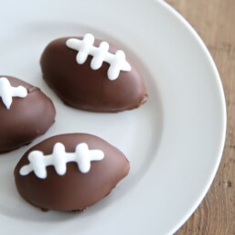 Easy Super Bowl dessert recipe - touchdown truffles!