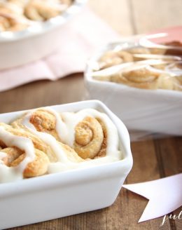 Beautiful Valentine's Day gift - heart shaped cinnamon rolls!