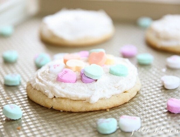 Get the must have melt in your mouth amazing sugar cookie buttercream icing recipe!