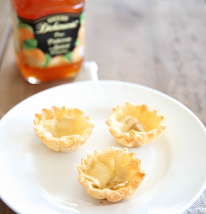 Amazing 3 Ingredient Appetizer - Brie & Preserves