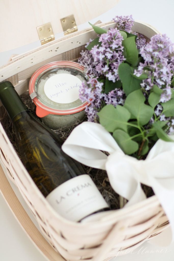 How to create a beautiful gift basket - tips and tricks to creating a gift basket for any occasion