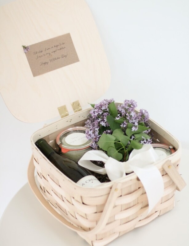 Beautiful gift basket idea - the perfect hostess, housewarming, or Mother's Day gift idea