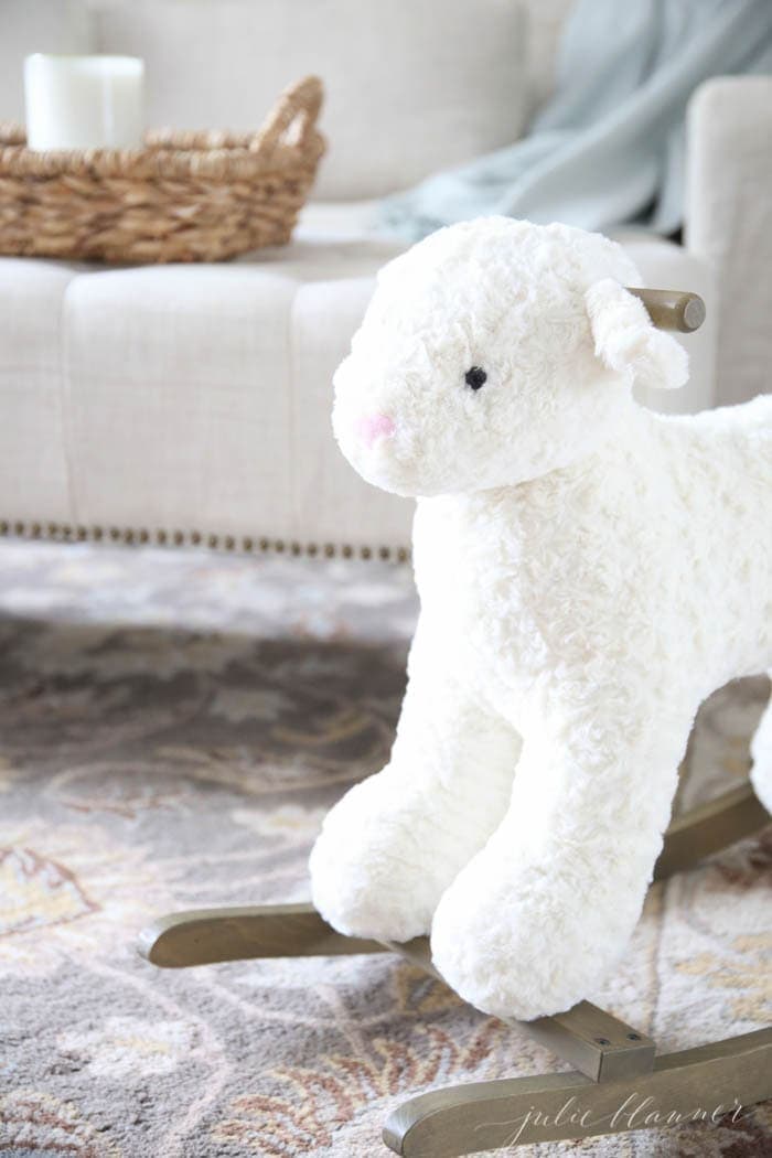 Little Lamb birthday party - tips for hosting a simple and beautiful celebration for kids