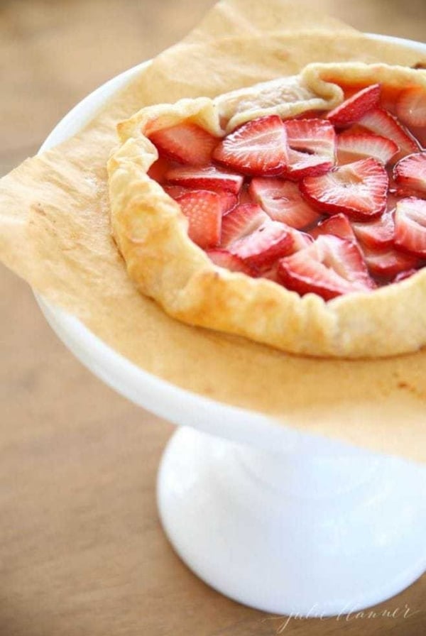 Beautiful 5 minute skinny strawberry tart recipe