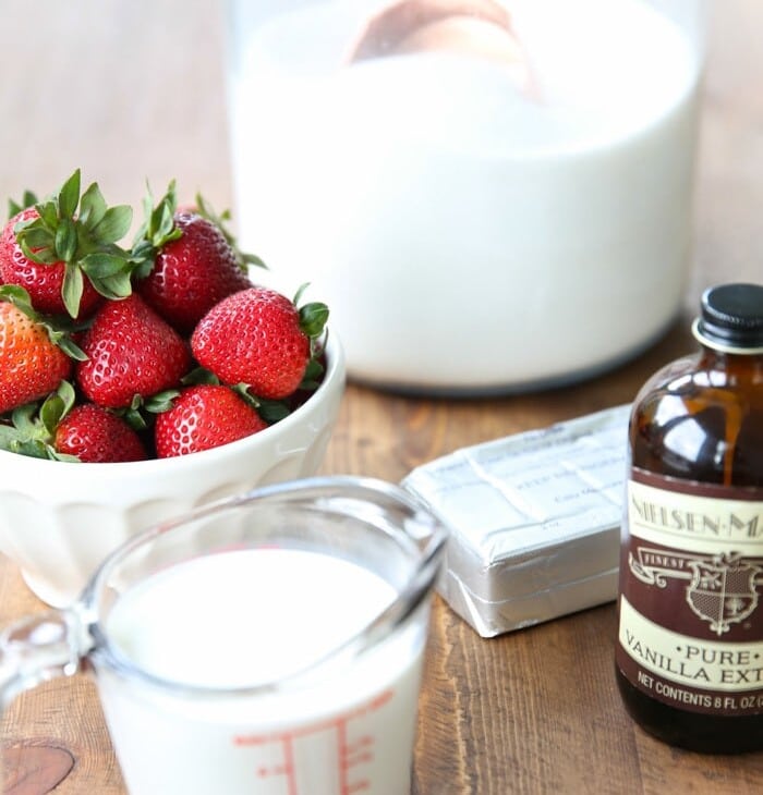 No churn strawberry cheesecake ice cream
