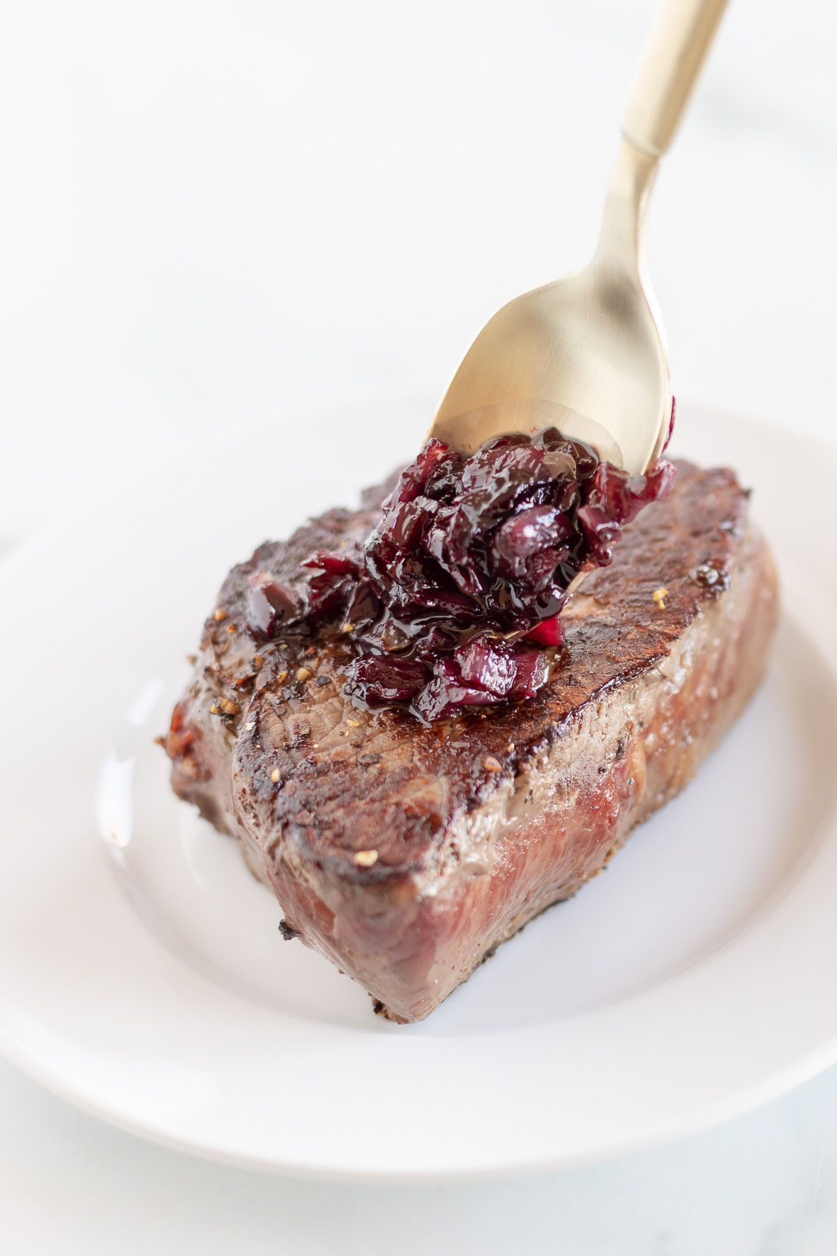 blive imponeret antyder Konsekvenser Incredible Red Wine Sauce for Steak | Julie Blanner