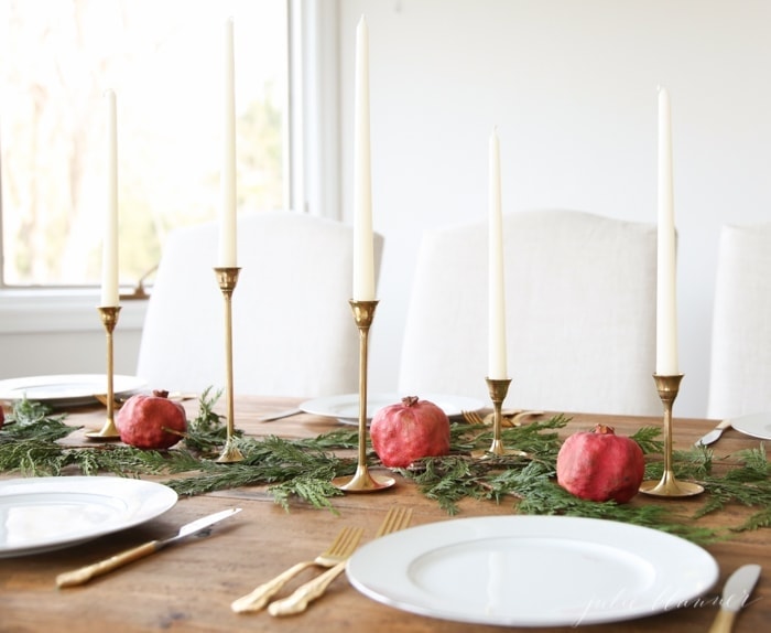 How to arrange flowers - beautiful Christmas table setting