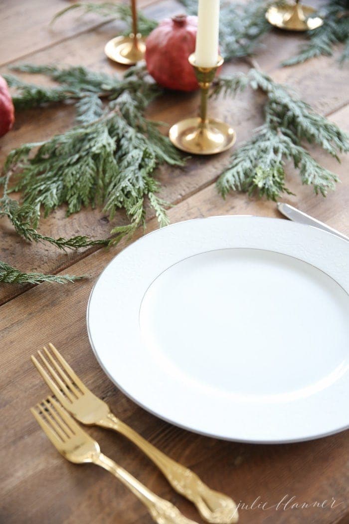 A beautiful diy Christmas centerpiece is just 10 minutes