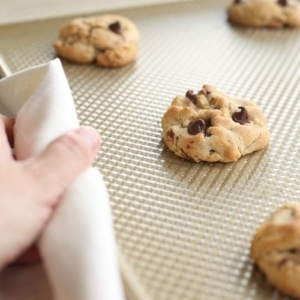 Bakery style chocolate chip cookie recipe - get the secrets to the best chocolate chip cookies