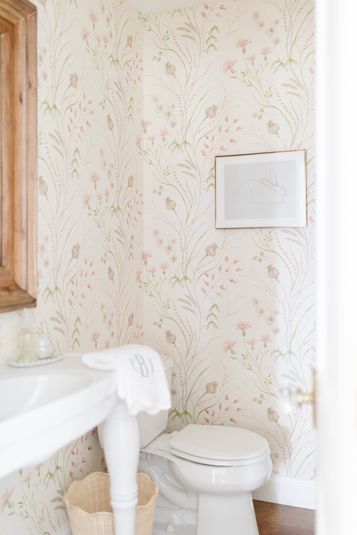 Pure powder room bliss 💙 @josephinewheelerdesign @virginia_cheek