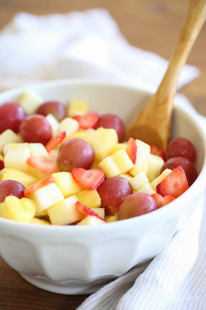 A bowl of vanilla fruit salad