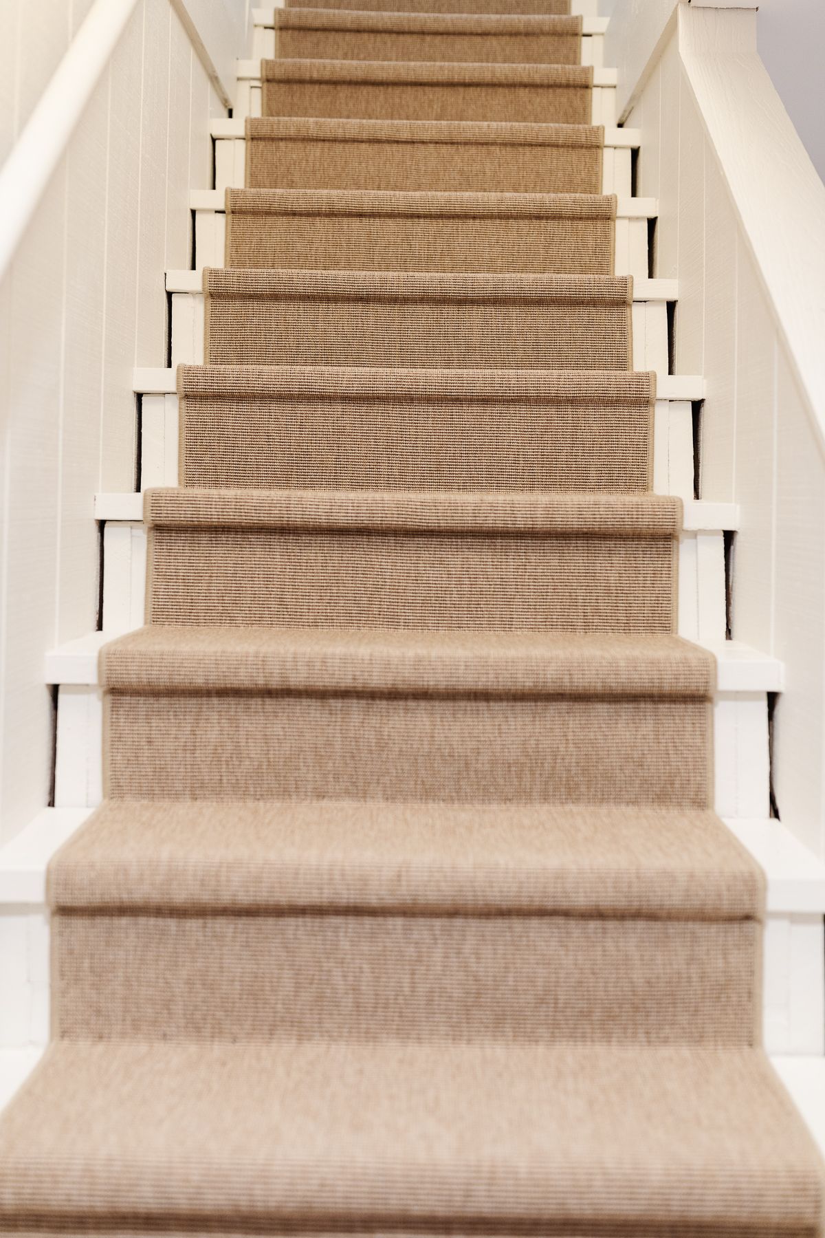 Easy Diy Staircase Makeover With Stair Runner Rugs Julie Blanner