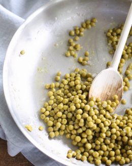 easy recipe for peas - the best side dish that's always a crowd pleaser