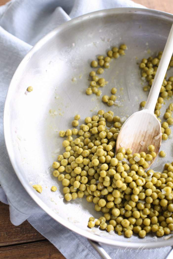 easy recipe for peas - the best side dish that's always a crowd pleaser