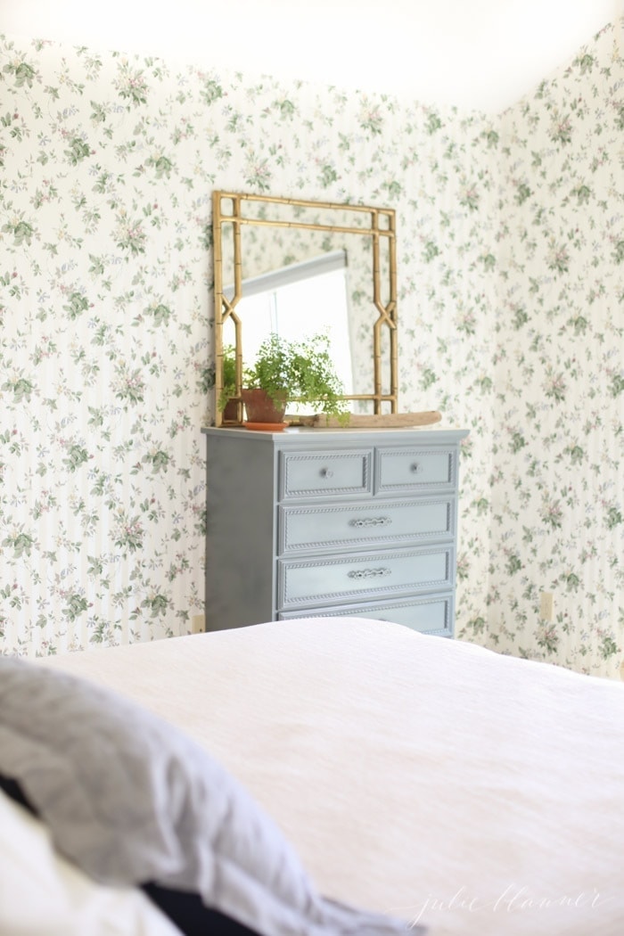 How to Decorate a Room with Dated Wallpaper