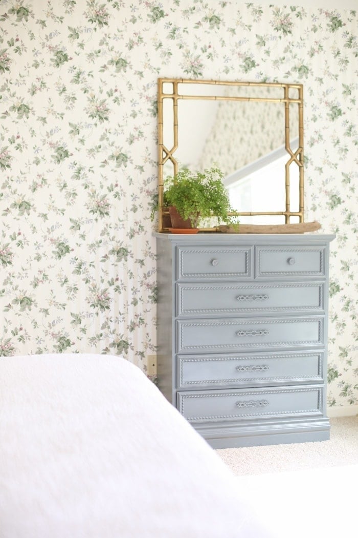 How to Decorate a Room with Dated Wallpaper