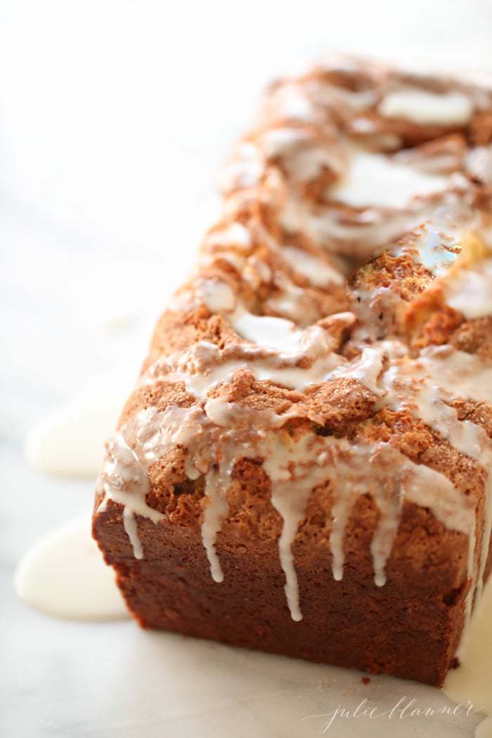Incredible cinnamon roll bread recipe that takes just 10 minutes to make with little effort and no yeast! It makes the best breakfast, dessert or gift.