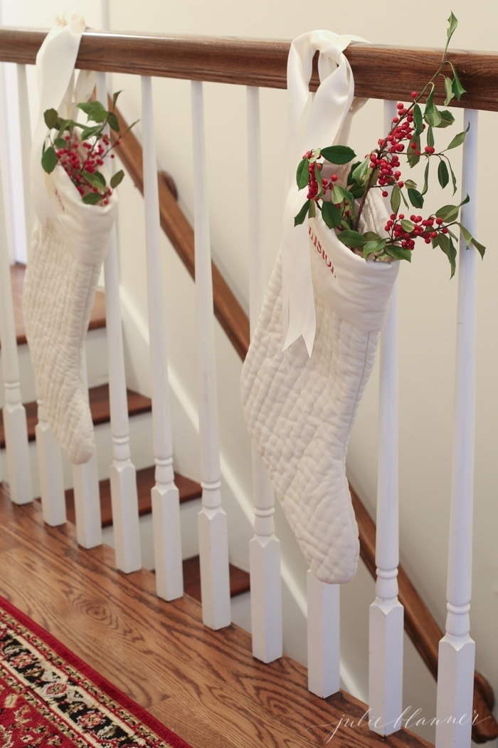 traditional red and green Christmas decorating ideas