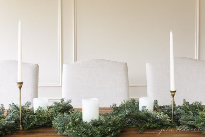 how to create a beautiful Christmas table setting in minutes