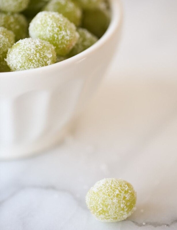 easy sugar champagne grapes recipe perfect for showers, NYE or poolside snack!