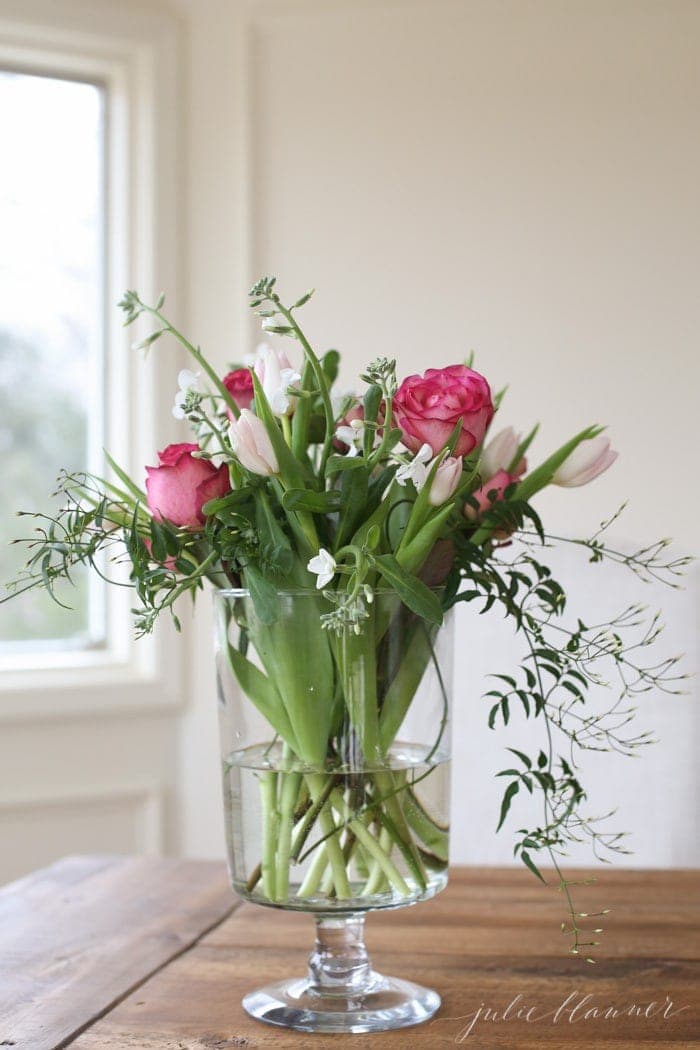 easy Valentine's Day flower arrangement