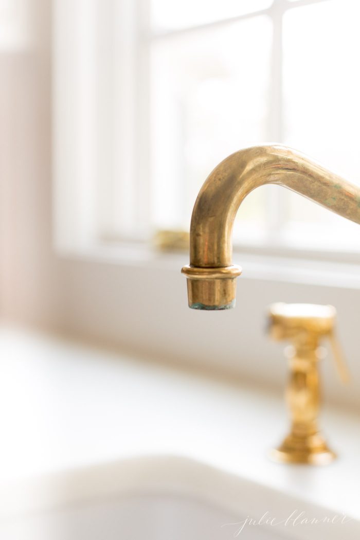 Brass sink faucet