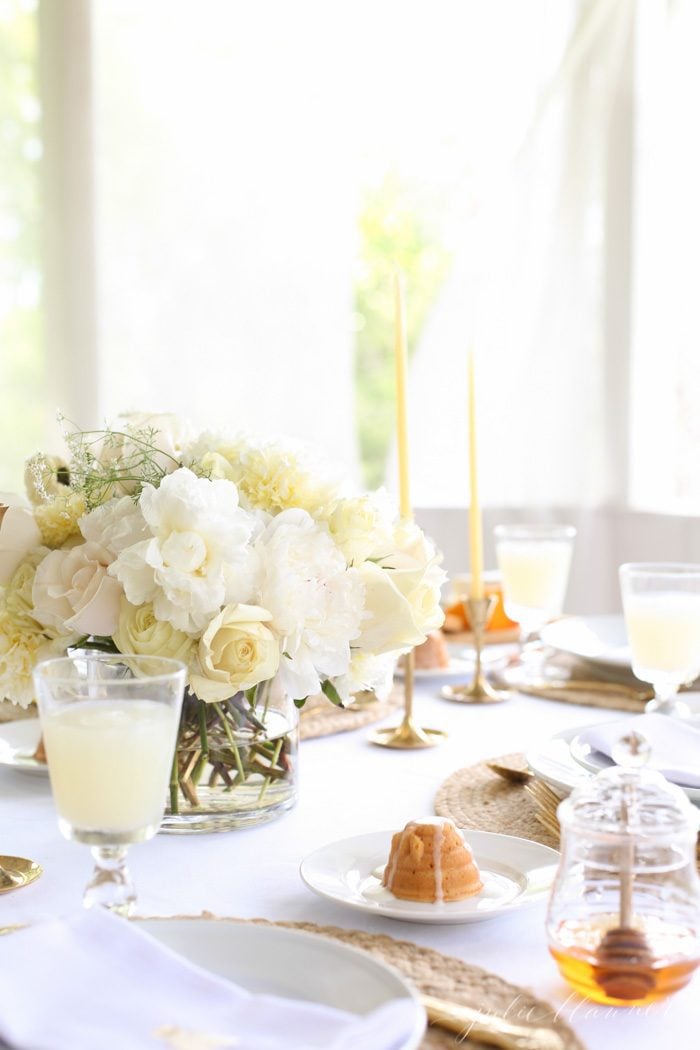 Simple summer party ideas with effortless recipes and tips for stress free entertaining. A perfect summer party guide to wow your guests with little effort. 