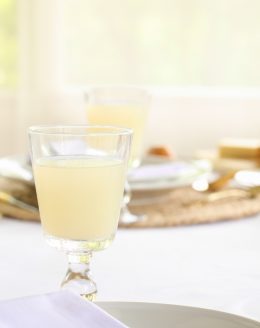 naturally sweetened refined sugar free honey lemonade in just 60 seconds