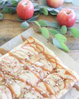 this easy caramel apple tart is always a crowd pleaser - the perfect fall dessert recipe