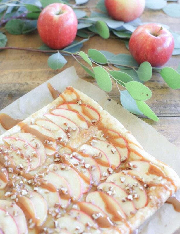 this easy caramel apple tart is always a crowd pleaser - the perfect fall dessert recipe